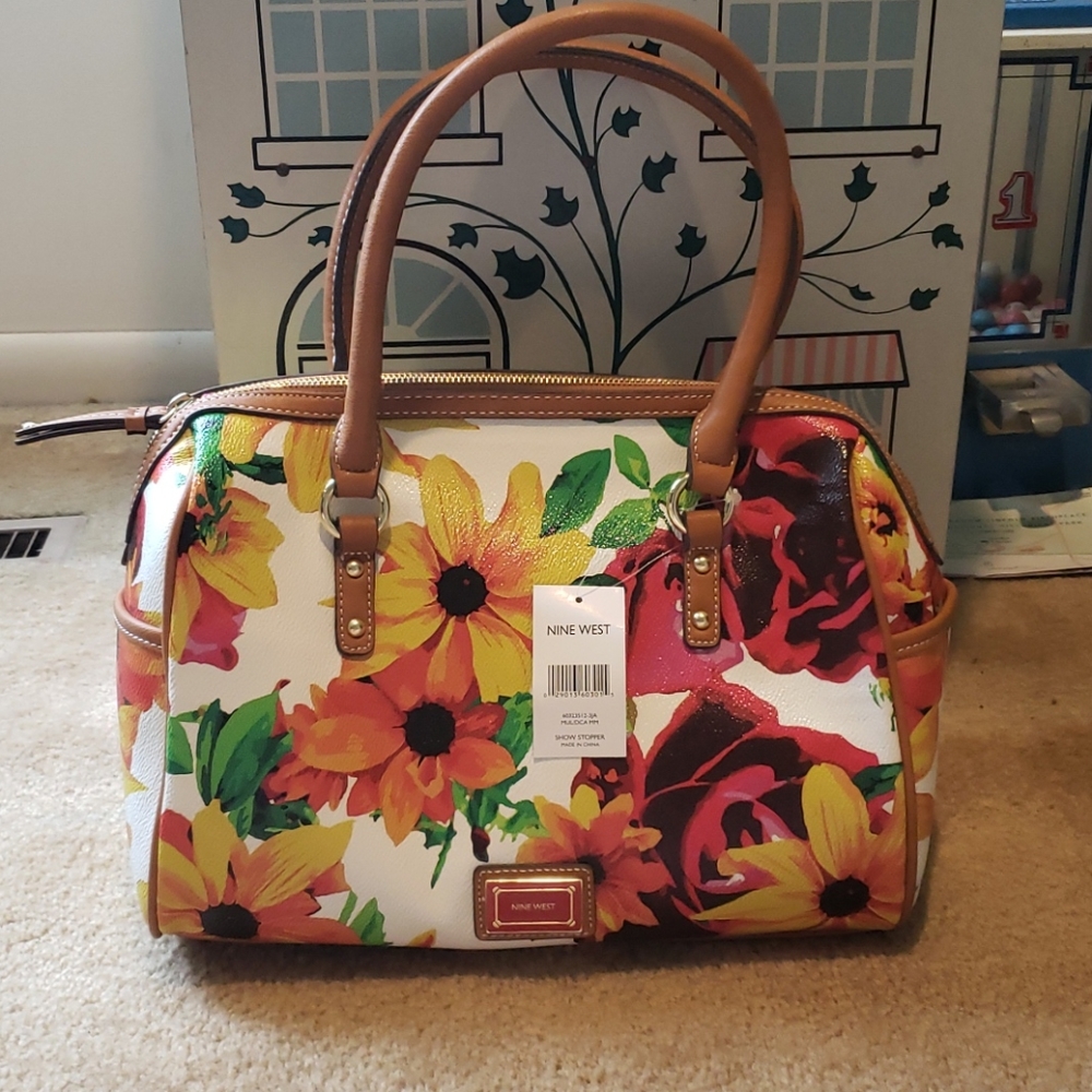 Show Stopper Nine West hand bag